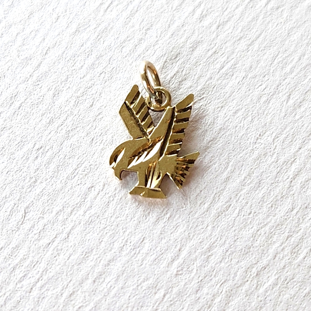 10kt. YG eagle pendant